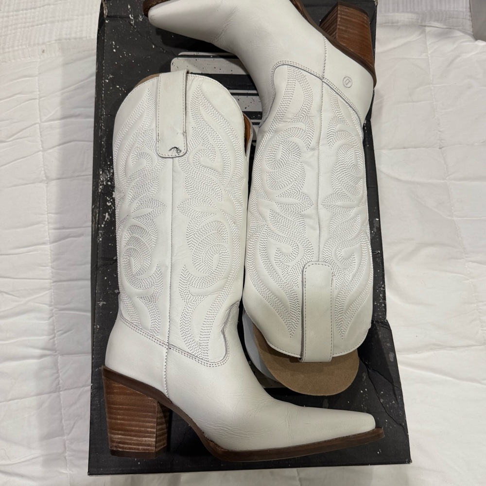 DINGO WOMEN'S HENSLEY TALL WESTERN COWBOY BOOTS - ROUND TOE